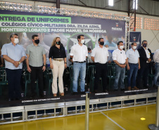 O governador Carlos Massa Ratinho Junior entregou nesta quinta-feira (04) mais 1.837 kits de uniformes para três colégios estaduais cívico-militares (CECM) de Umuarama, no Noroeste do Paraná. Foto:  Umuarama, 04/11/2021 - Foto: Ari Dias/AEN