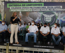 O governador Carlos Massa Ratinho Junior entregou nesta quinta-feira (04) mais 1.837 kits de uniformes para três colégios estaduais cívico-militares (CECM) de Umuarama, no Noroeste do Paraná. Foto:  Umuarama, 04/11/2021 - Foto: Ari Dias/AEN