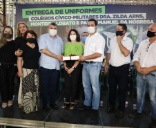 O governador Carlos Massa Ratinho Junior entregou nesta quinta-feira (04) mais 1.837 kits de uniformes para três colégios estaduais cívico-militares (CECM) de Umuarama, no Noroeste do Paraná. Foto:  Umuarama, 04/11/2021 - Foto: Ari Dias/AEN