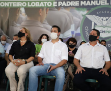 O governador Carlos Massa Ratinho Junior entregou nesta quinta-feira (04) mais 1.837 kits de uniformes para três colégios estaduais cívico-militares (CECM) de Umuarama, no Noroeste do Paraná. Foto:  Umuarama, 04/11/2021 - Foto: Ari Dias/AEN