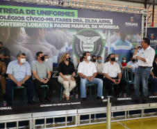 O governador Carlos Massa Ratinho Junior entregou nesta quinta-feira (04) mais 1.837 kits de uniformes para três colégios estaduais cívico-militares (CECM) de Umuarama, no Noroeste do Paraná. Foto:  Umuarama, 04/11/2021 - Foto: Ari Dias/AEN