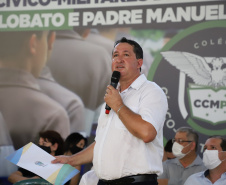 O governador Carlos Massa Ratinho Junior entregou nesta quinta-feira (04) mais 1.837 kits de uniformes para três colégios estaduais cívico-militares (CECM) de Umuarama, no Noroeste do Paraná. Foto:  Umuarama, 04/11/2021 - Foto: Ari Dias/AEN