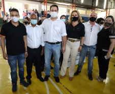 O governador Carlos Massa Ratinho Junior entregou nesta quinta-feira (04) mais 1.837 kits de uniformes para três colégios estaduais cívico-militares (CECM) de Umuarama, no Noroeste do Paraná. Foto:  Umuarama, 04/11/2021 - Foto: Ari Dias/AEN