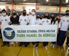 O governador Carlos Massa Ratinho Junior entregou nesta quinta-feira (04) mais 1.837 kits de uniformes para três colégios estaduais cívico-militares (CECM) de Umuarama, no Noroeste do Paraná. Foto:  Umuarama, 04/11/2021 - Foto: Ari Dias/AEN