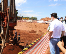 As obras de modernização do Trevo Gauchão, em Umuarama, chegaram a um terço de execução. O governador Carlos Massa Ratinho Junior vistoriou nesta quinta-feira (04) o projeto que vai resolver um dos principais gargalos logísticos do Noroeste paranaense. - Umuarama, 04/11/2021 - Foto:  Ari Dias/AEN