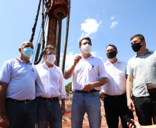 As obras de modernização do Trevo Gauchão, em Umuarama, chegaram a um terço de execução. O governador Carlos Massa Ratinho Junior vistoriou nesta quinta-feira (04) o projeto que vai resolver um dos principais gargalos logísticos do Noroeste paranaense. - Umuarama, 04/11/2021 - Foto:  Ari Dias/AEN