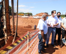 As obras de modernização do Trevo Gauchão, em Umuarama, chegaram a um terço de execução. O governador Carlos Massa Ratinho Junior vistoriou nesta quinta-feira (04) o projeto que vai resolver um dos principais gargalos logísticos do Noroeste paranaense. - Umuarama, 04/11/2021 - Foto:  Ari Dias/AEN