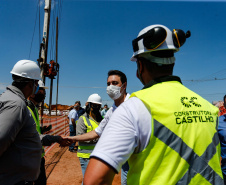 As obras de modernização do Trevo Gauchão, em Umuarama, chegaram a um terço de execução. O governador Carlos Massa Ratinho Junior vistoriou nesta quinta-feira (04) o projeto que vai resolver um dos principais gargalos logísticos do Noroeste paranaense.  Foto: Jonathan Campos/AEN
