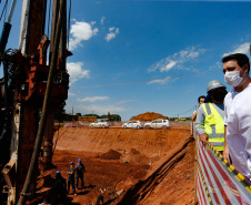 As obras de modernização do Trevo Gauchão, em Umuarama, chegaram a um terço de execução. O governador Carlos Massa Ratinho Junior vistoriou nesta quinta-feira (04) o projeto que vai resolver um dos principais gargalos logísticos do Noroeste paranaense.  Foto: Jonathan Campos/AEN