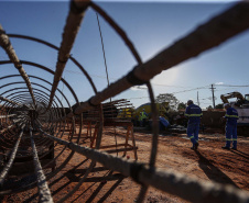 As obras de modernização do Trevo Gauchão, em Umuarama, chegaram a um terço de execução. O governador Carlos Massa Ratinho Junior vistoriou nesta quinta-feira (04) o projeto que vai resolver um dos principais gargalos logísticos do Noroeste paranaense.  Foto: Jonathan Campos/AEN
