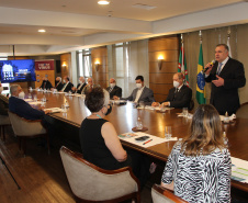 O chefe da Casa Civil do Paraná, Guto Silva, e o secretário estadual de Justiça, Família e Trabalho, Ney Leprevost, apresentaram nesta quinta-feira (4) o programa Cartão Futuro a empresários da Associação Comercial do Paraná (ACP). Foto: SEJUF