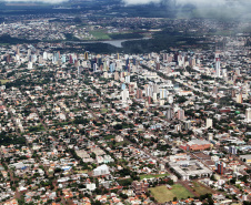 Os repasses da Secretaria de Estado da Fazenda aos municípios paranaenses neste ano, de janeiro a outubro, já passam de R$ 8,32 bilhões. Na foto, imagem ilustrativa de de Cascavel. Foto: José Fernando Ogura/ANPr