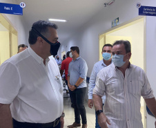 O secretário de Estado da Saúde, Beto Preto, assinou nesta sexta-feira (5) a autorização para o aumento no repasse de custeio ao Hospital Moacir Micheletto, em Assis Chateaubriand, logo após a visita na unidade. - Assis Chateaubriand, 05/11/2021 - Foto: Andressa Desyreé / Sesa
