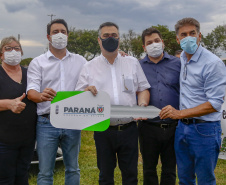Governador Carlos Massa Ratinho Junior entrega 69 veículos para os 25 municípios da 10ª Regional de Saúde, em Cascavel. Carros serão usados para reforçar estratégia de Saúde da Família, com atendimentos domiciliares realizados pelos municípios. - Cascavel, 05/11/2021 - Foto Gilson Abreu/AEN