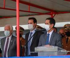 O governador Carlos Massa Ratinho Junior participou da cerimônia de passagem nesta segunda-feira (8), em Curitiba. O coronel Manoel Vasco de Figueiredo Junior assume o comando-geral da corporação, no lugar do coronel Gerson Gross, que tinha assumido o posto em janeiro deste ano. Foto: Valdelino Pontes/AEN. 