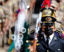 O governador Carlos Massa Ratinho Junior participou, nesta segunda-feira (8), em Curitiba, da passagem de comando do Corpo de Bombeiros do Paraná. Há mais de 30 anos na corporação, o coronel Manoel Vasco de Figueiredo Junior assume o posto de comandante-geral no lugar do coronel Gerson Gross, que tinha sido empossado em janeiro deste ano e agora segue para a reserva remunerada.Foto:Jonathan Campos/AEN