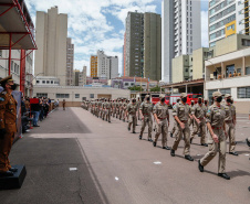 O governador Carlos Massa Ratinho Junior participou, nesta segunda-feira (8), em Curitiba, da passagem de comando do Corpo de Bombeiros do Paraná. Há mais de 30 anos na corporação, o coronel Manoel Vasco de Figueiredo Junior assume o posto de comandante-geral no lugar do coronel Gerson Gross, que tinha sido empossado em janeiro deste ano e agora segue para a reserva remunerada.Foto:Jonathan Campos/AEN