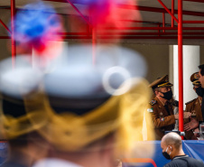 O governador Carlos Massa Ratinho Junior participou, nesta segunda-feira (8), em Curitiba, da passagem de comando do Corpo de Bombeiros do Paraná. Há mais de 30 anos na corporação, o coronel Manoel Vasco de Figueiredo Junior assume o posto de comandante-geral no lugar do coronel Gerson Gross, que tinha sido empossado em janeiro deste ano e agora segue para a reserva remunerada.Foto:Jonathan Campos/AEN