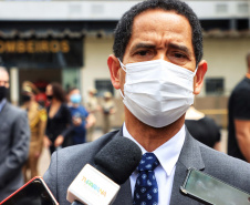 O governador Carlos Massa Ratinho Junior participou, nesta segunda-feira (8), em Curitiba, da passagem de comando do Corpo de Bombeiros do Paraná. Há mais de 30 anos na corporação, o coronel Manoel Vasco de Figueiredo Junior assume o posto de comandante-geral no lugar do coronel Gerson Gross, que tinha sido empossado em janeiro deste ano e agora segue para a reserva remunerada.Foto:José Fernando Ogura/AEN