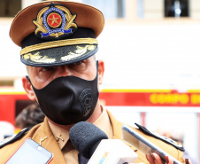 O governador Carlos Massa Ratinho Junior participou, nesta segunda-feira (8), em Curitiba, da passagem de comando do Corpo de Bombeiros do Paraná. Há mais de 30 anos na corporação, o coronel Manoel Vasco de Figueiredo Junior assume o posto de comandante-geral no lugar do coronel Gerson Gross, que tinha sido empossado em janeiro deste ano e agora segue para a reserva remunerada.Foto:José Fernando Ogura/AEN