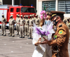 O governador Carlos Massa Ratinho Junior participou, nesta segunda-feira (8), em Curitiba, da passagem de comando do Corpo de Bombeiros do Paraná. Há mais de 30 anos na corporação, o coronel Manoel Vasco de Figueiredo Junior assume o posto de comandante-geral no lugar do coronel Gerson Gross, que tinha sido empossado em janeiro deste ano e agora segue para a reserva remunerada.Foto:José Fernando Ogura/AEN