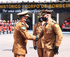 O governador Carlos Massa Ratinho Junior participou, nesta segunda-feira (8), em Curitiba, da passagem de comando do Corpo de Bombeiros do Paraná. Há mais de 30 anos na corporação, o coronel Manoel Vasco de Figueiredo Junior assume o posto de comandante-geral no lugar do coronel Gerson Gross, que tinha sido empossado em janeiro deste ano e agora segue para a reserva remunerada.Foto:José Fernando Ogura/AEN