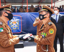 O governador Carlos Massa Ratinho Junior participou, nesta segunda-feira (8), em Curitiba, da passagem de comando do Corpo de Bombeiros do Paraná. Há mais de 30 anos na corporação, o coronel Manoel Vasco de Figueiredo Junior assume o posto de comandante-geral no lugar do coronel Gerson Gross, que tinha sido empossado em janeiro deste ano e agora segue para a reserva remunerada.Foto: José Fernando Ogura/AEN