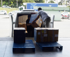 O Paraná recebeu nesta segunda-feira (8) mais 161.460 imunizantes da Pfizer/BioNTech. A nova remessa ainda aguarda a divulgação do informe técnico do Governo Federal e, por isso, ainda não tem público-alvo definido. - Curitiba, 08/11/2021 - Foto: Américo Antonio/SESA