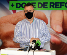 O Paraná recebeu nesta segunda-feira (8) mais 161.460 imunizantes da Pfizer/BioNTech. A nova remessa ainda aguarda a divulgação do informe técnico do Governo Federal e, por isso, ainda não tem público-alvo definido. - Curitiba, 08/11/2021 - Foto: Américo Antonio/SESA