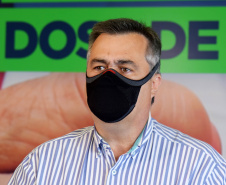 O Paraná recebeu nesta segunda-feira (8) mais 161.460 imunizantes da Pfizer/BioNTech. A nova remessa ainda aguarda a divulgação do informe técnico do Governo Federal e, por isso, ainda não tem público-alvo definido. - Curitiba, 08/11/2021 - Foto: Américo Antonio/SESA