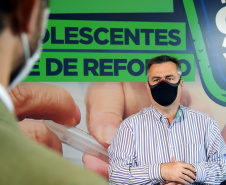 O Paraná recebeu nesta segunda-feira (8) mais 161.460 imunizantes da Pfizer/BioNTech. A nova remessa ainda aguarda a divulgação do informe técnico do Governo Federal e, por isso, ainda não tem público-alvo definido. - Curitiba, 08/11/2021 - Foto: Américo Antonio/SESA