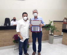 Entrega de pavimentação de estrada rural e de máquinas, caminhão e equipamentos para cooperativas de agricultura familiar, inauguração de cozinha comunitária. Estas foram algumas das ações dos secretários estaduais da Agricultura e do Abastecimento, Norberto Ortigara, e do Planejamento e Projetos Estruturantes, Valdemar Bernardo Jorge, na semana passada na região do Norte Pioneiro. - Curitiba, 08/11/2021 - Foto: SEAB