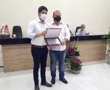 Entrega de pavimentação de estrada rural e de máquinas, caminhão e equipamentos para cooperativas de agricultura familiar, inauguração de cozinha comunitária. Estas foram algumas das ações dos secretários estaduais da Agricultura e do Abastecimento, Norberto Ortigara, e do Planejamento e Projetos Estruturantes, Valdemar Bernardo Jorge, na semana passada na região do Norte Pioneiro. - Curitiba, 08/11/2021 - Foto: SEAB