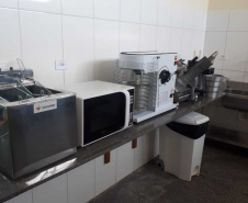 Entrega de pavimentação de estrada rural e de máquinas, caminhão e equipamentos para cooperativas de agricultura familiar, inauguração de cozinha comunitária. Estas foram algumas das ações dos secretários estaduais da Agricultura e do Abastecimento, Norberto Ortigara, e do Planejamento e Projetos Estruturantes, Valdemar Bernardo Jorge, na semana passada na região do Norte Pioneiro. - Curitiba, 08/11/2021 - Foto: SEAB