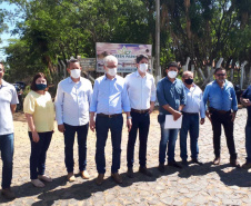 Entrega de pavimentação de estrada rural e de máquinas, caminhão e equipamentos para cooperativas de agricultura familiar, inauguração de cozinha comunitária. Estas foram algumas das ações dos secretários estaduais da Agricultura e do Abastecimento, Norberto Ortigara, e do Planejamento e Projetos Estruturantes, Valdemar Bernardo Jorge, na semana passada na região do Norte Pioneiro. - Curitiba, 08/11/2021 - Foto: SEAB