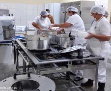 Entrega de pavimentação de estrada rural e de máquinas, caminhão e equipamentos para cooperativas de agricultura familiar, inauguração de cozinha comunitária. Estas foram algumas das ações dos secretários estaduais da Agricultura e do Abastecimento, Norberto Ortigara, e do Planejamento e Projetos Estruturantes, Valdemar Bernardo Jorge, na semana passada na região do Norte Pioneiro. - Curitiba, 08/11/2021 - Foto: SEAB