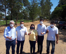 Entrega de pavimentação de estrada rural e de máquinas, caminhão e equipamentos para cooperativas de agricultura familiar, inauguração de cozinha comunitária. Estas foram algumas das ações dos secretários estaduais da Agricultura e do Abastecimento, Norberto Ortigara, e do Planejamento e Projetos Estruturantes, Valdemar Bernardo Jorge, na semana passada na região do Norte Pioneiro. - Curitiba, 08/11/2021 - Foto: SEAB