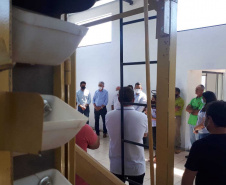 Entrega de pavimentação de estrada rural e de máquinas, caminhão e equipamentos para cooperativas de agricultura familiar, inauguração de cozinha comunitária. Estas foram algumas das ações dos secretários estaduais da Agricultura e do Abastecimento, Norberto Ortigara, e do Planejamento e Projetos Estruturantes, Valdemar Bernardo Jorge, na semana passada na região do Norte Pioneiro. - Curitiba, 08/11/2021 - Foto: SEAB