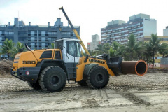 Tubulação é transferida de local em Matinhos