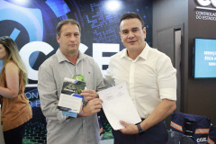 Prefeitos assinam adesão ao Controla Paraná durante o Governo 5.0 em Foz