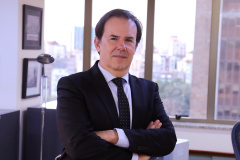 O desembargador Fernando Quadros da Silva foi eleito hoje (13/4), em sessão extraordinária do Plenário, presidente do Tribunal Regional Federal da 4ª Região (TRF4) para o biênio 2023-2025. 