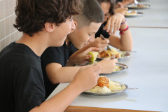 Governo do Estado entrega terceira remessa de alimentos não perecíveis da merenda escolar