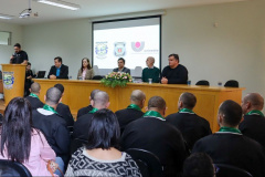 Custodiados da Polícia Penal recebem certificado de conclusão de curso de salgados em Cascavel