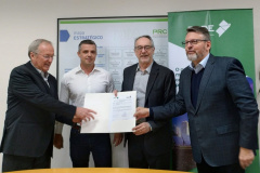  "BRDE e Frimesa assinam contrato de R$ 22,45 milhões para incrementar produção de suínos no norte do Paraná"