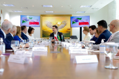  reunião entre o governador Carlos Massa Ratinho Junior e o chefe do governo regional, Jakub Chelstowkski, durante visita da comitiva polonesa à Curitiba. 
