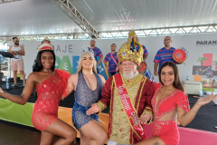 Turistas do cruzeiro da MSC são recepcionados com "baterilha" e ritmo do Carnaval em Paranaguá