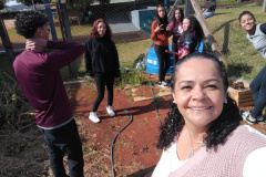 Educação ambiental: estudantes de colégio estadual em Arapoti transformam lixo orgânico em adubo para horta