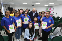 Sessenta e cinco mulheres que atuam na reciclagem na região dos Campos Gerais receberam nesta quarta-feira (30) os certificados de conclusão do curso de capacitação para formação empreendedora.