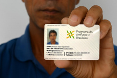 Paraná fortalece política para artesãos com mutirão de emissão da carteira nacional