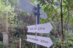  Instituto Água e Terra finalizou no mês passado a instalação de novas placas de sinalização para as trilhas do Morro do Anhangava e da Samambaia, no Parque Estadual da Serra da Baitaca.
